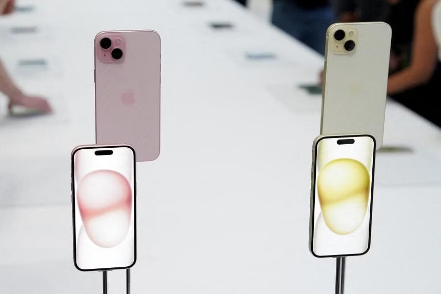 Apple loses top spot to Samsung as iPhone shipments plunge 10%